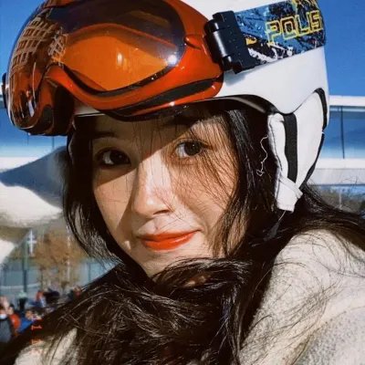 像两滴水